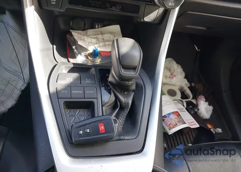2019 Toyota Rav4 Xle from USA, damaged, VIN JTMW1RFV2KD027064